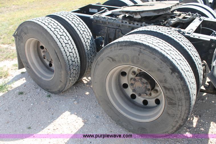 image for item J1449 2006 International 9400i semi truck