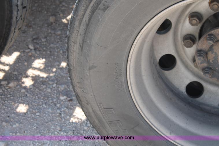 image for item J1449 2006 International 9400i semi truck