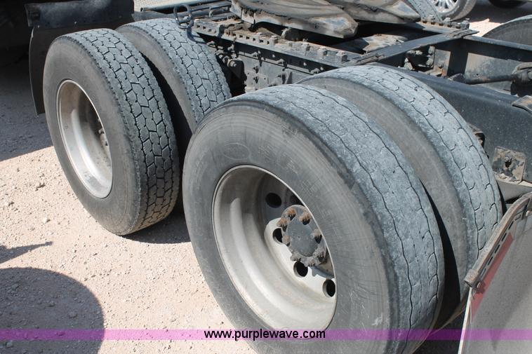 image for item J1449 2006 International 9400i semi truck