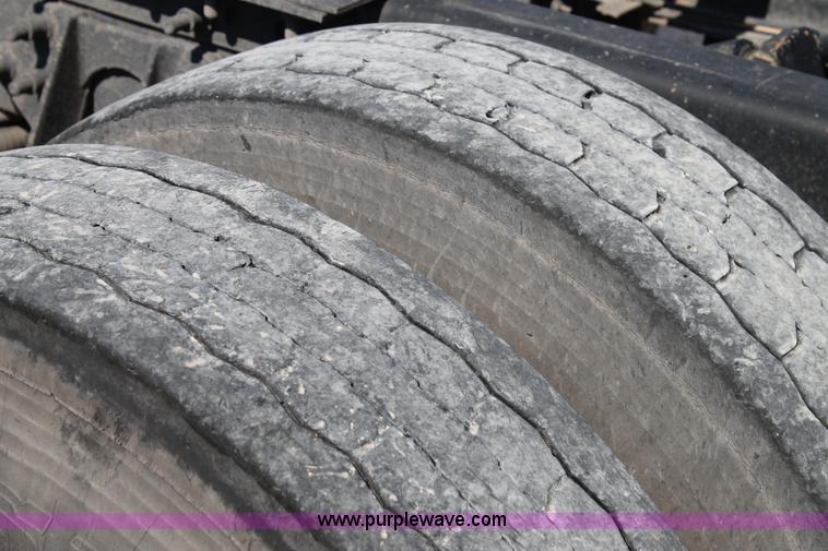 image for item J1449 2006 International 9400i semi truck