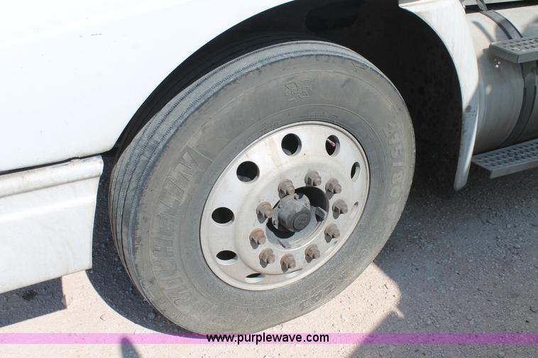 image for item J1449 2006 International 9400i semi truck