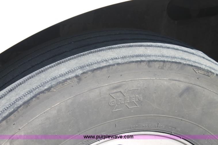 image for item J1449 2006 International 9400i semi truck