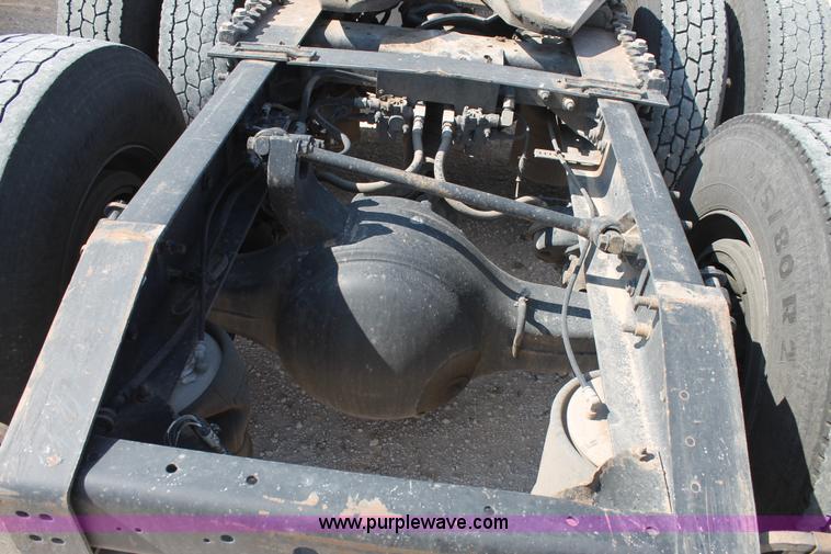 image for item J1449 2006 International 9400i semi truck