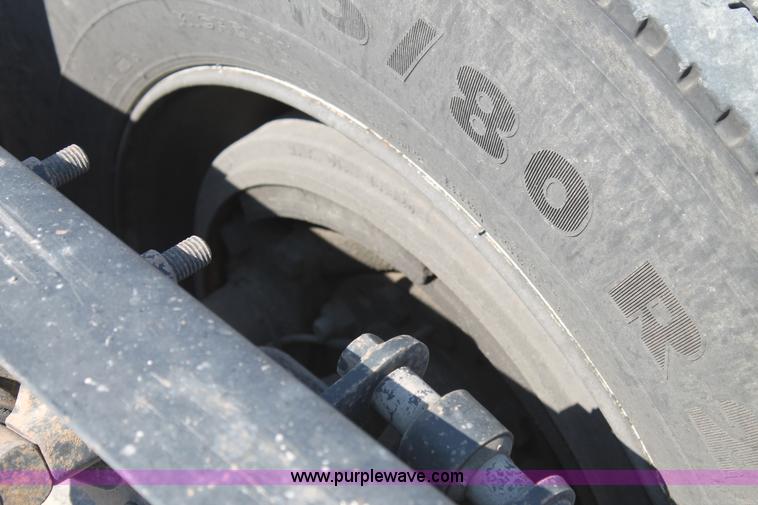 image for item J1449 2006 International 9400i semi truck