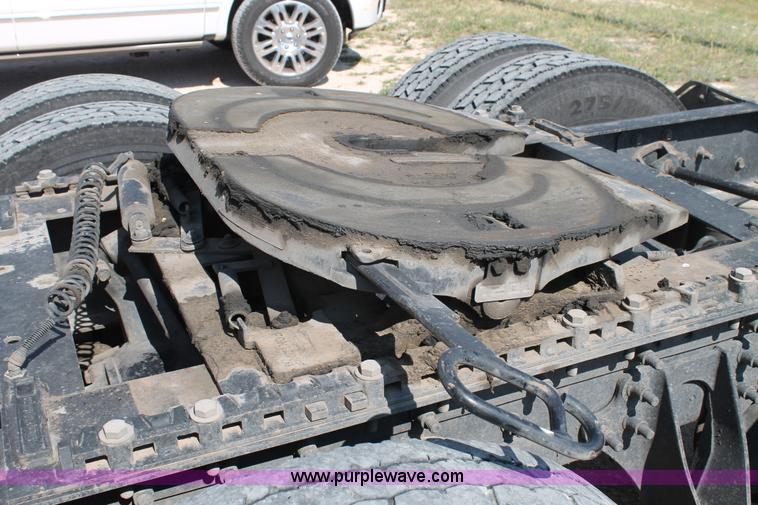 image for item J1449 2006 International 9400i semi truck