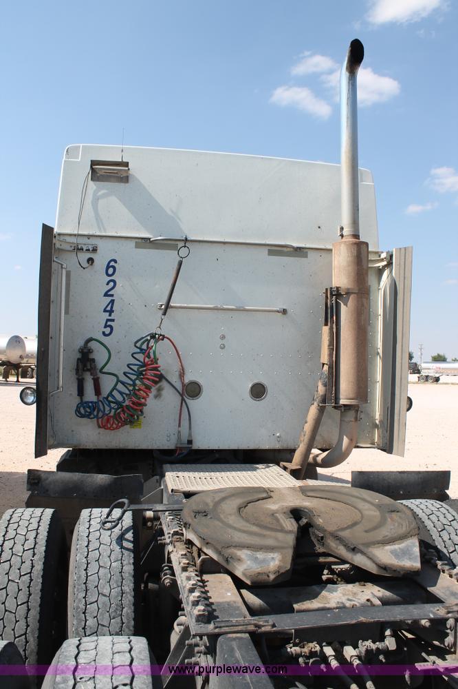 image for item J1449 2006 International 9400i semi truck