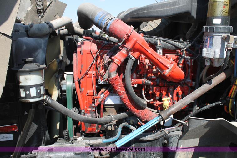 image for item J1449 2006 International 9400i semi truck