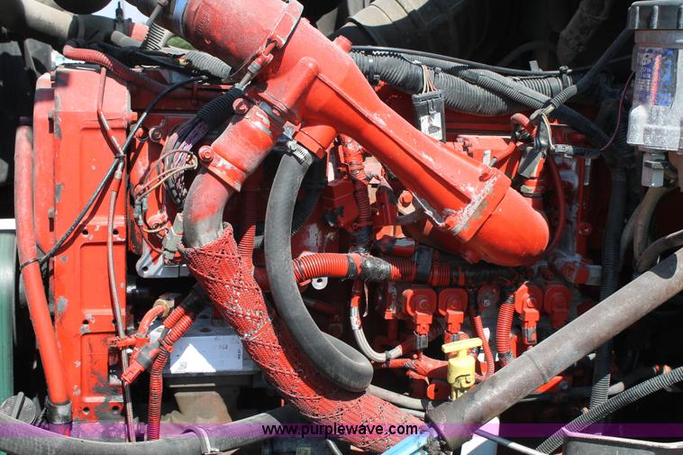 image for item J1449 2006 International 9400i semi truck