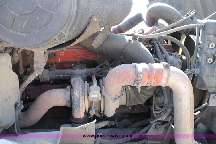 image for item J1449 2006 International 9400i semi truck