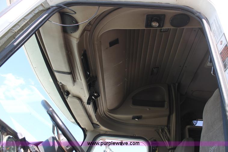 image for item J1449 2006 International 9400i semi truck