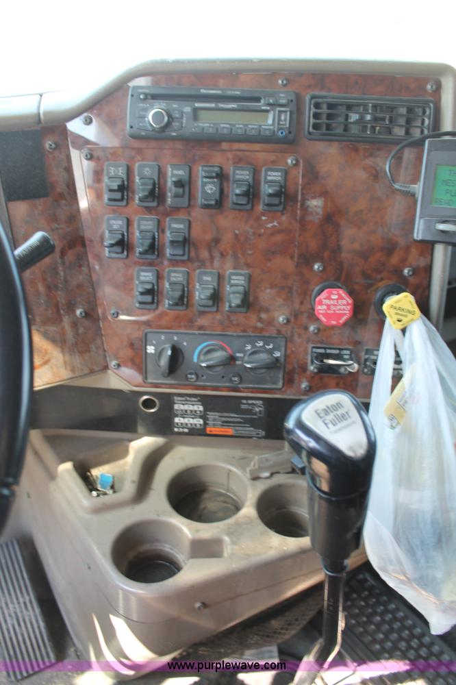 image for item J1449 2006 International 9400i semi truck