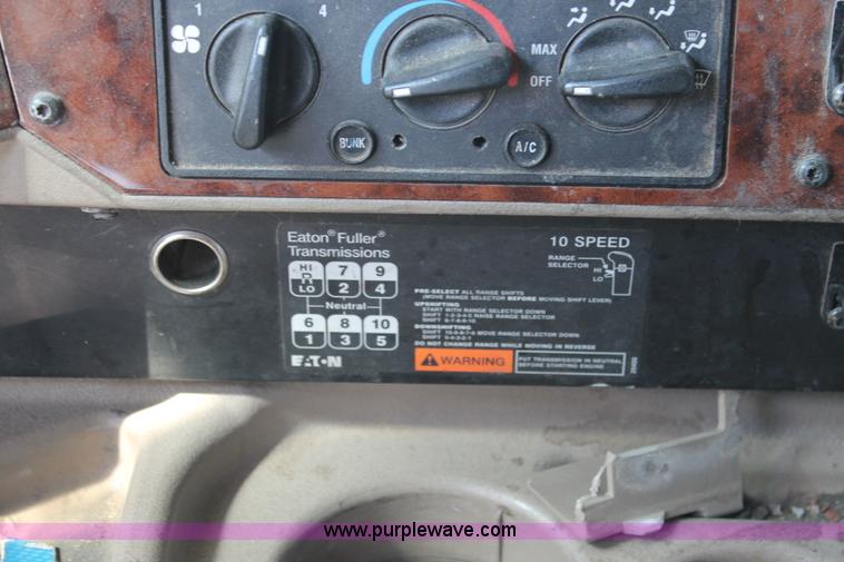 image for item J1449 2006 International 9400i semi truck