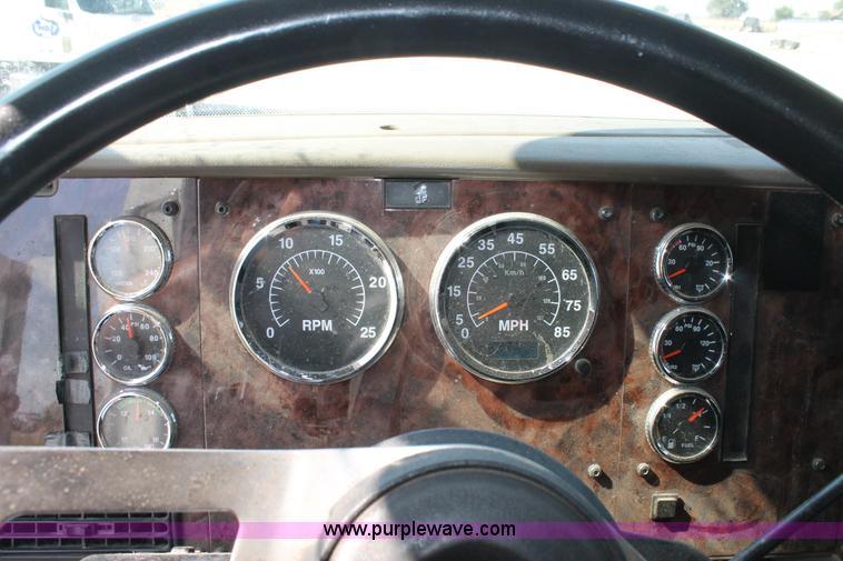 image for item J1449 2006 International 9400i semi truck