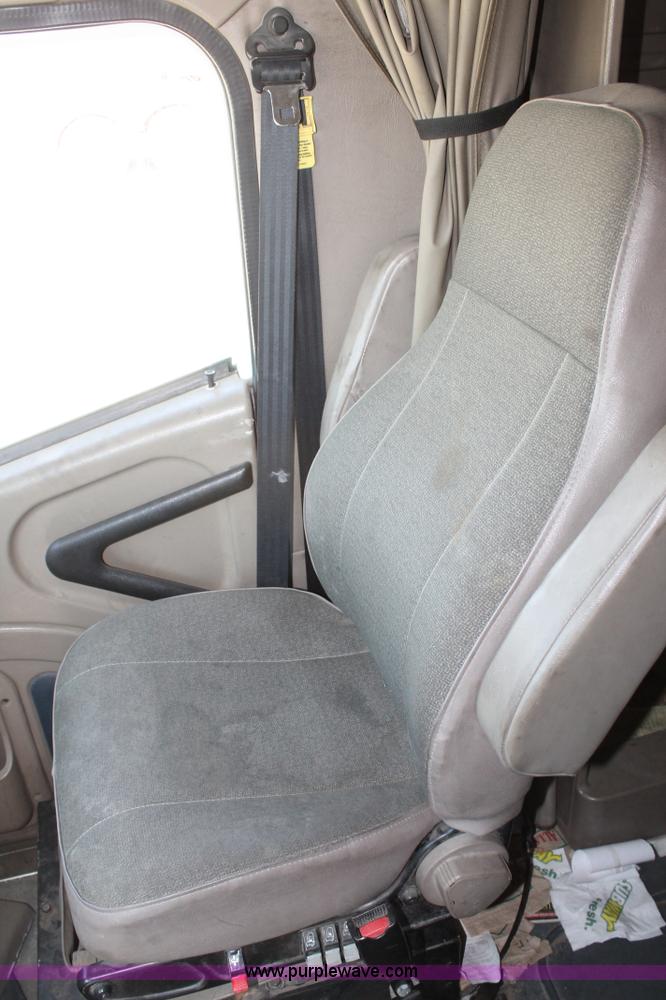 image for item J1449 2006 International 9400i semi truck