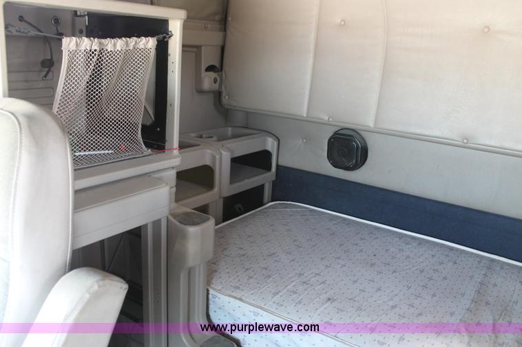 image for item J1449 2006 International 9400i semi truck