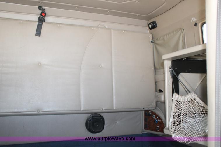 image for item J1449 2006 International 9400i semi truck