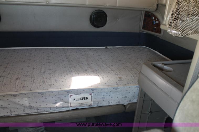 image for item J1449 2006 International 9400i semi truck