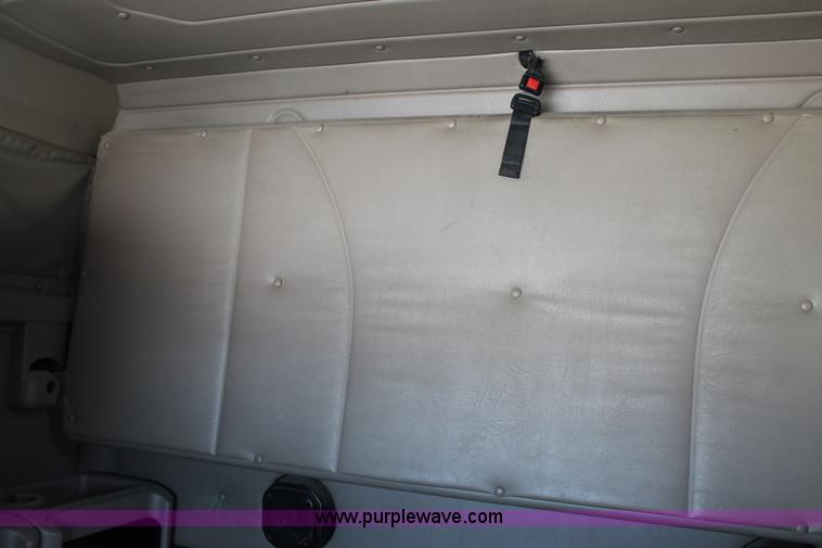 image for item J1449 2006 International 9400i semi truck