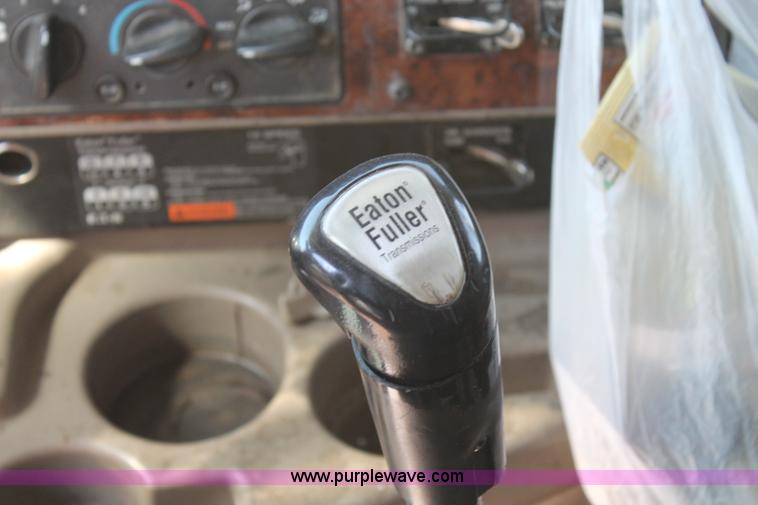 image for item J1449 2006 International 9400i semi truck