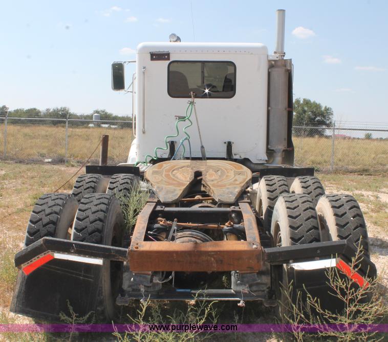 image for item J1450 1999 Peterbilt 377 semi truck