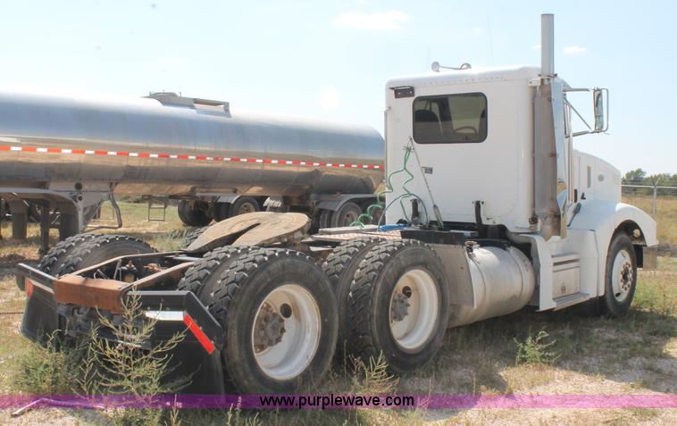 image for item J1450 1999 Peterbilt 377 semi truck