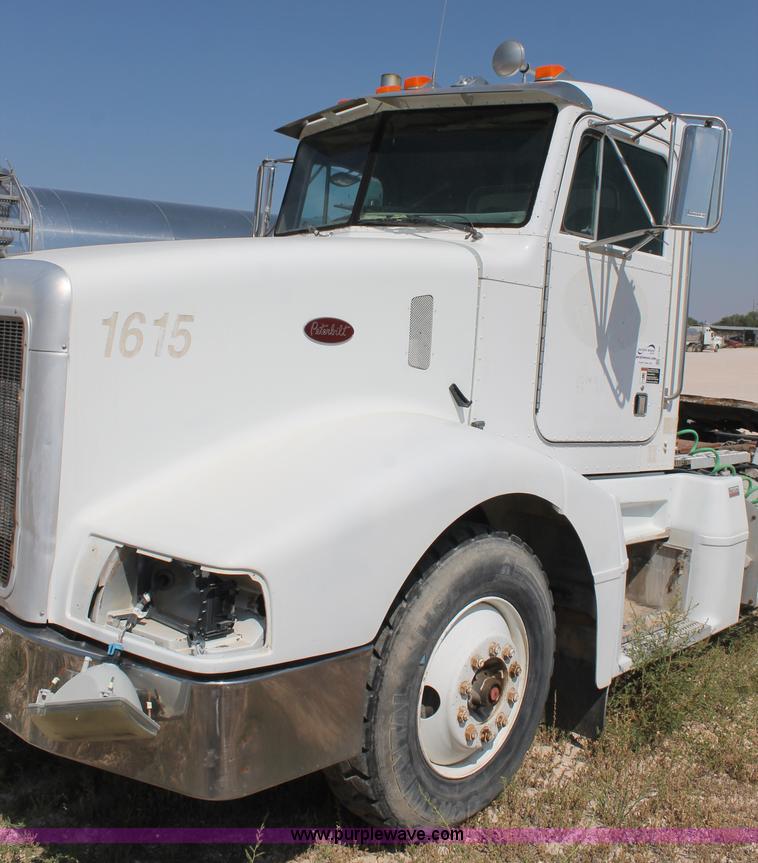 image for item J1450 1999 Peterbilt 377 semi truck