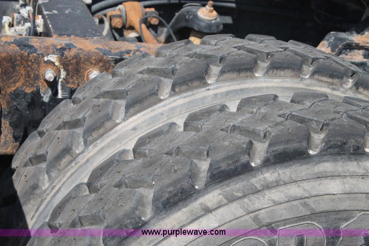 image for item J1450 1999 Peterbilt 377 semi truck