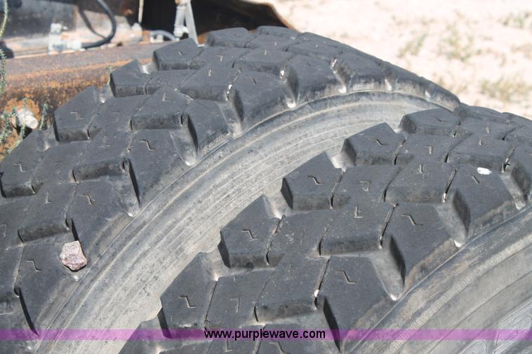 image for item J1450 1999 Peterbilt 377 semi truck