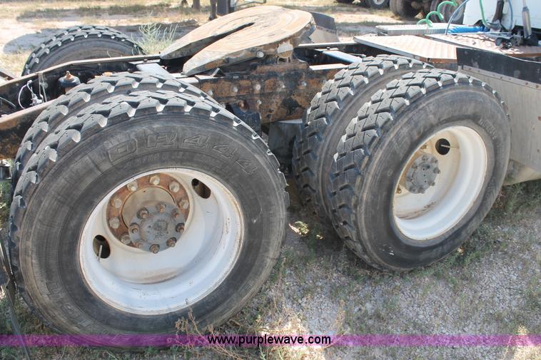 image for item J1450 1999 Peterbilt 377 semi truck