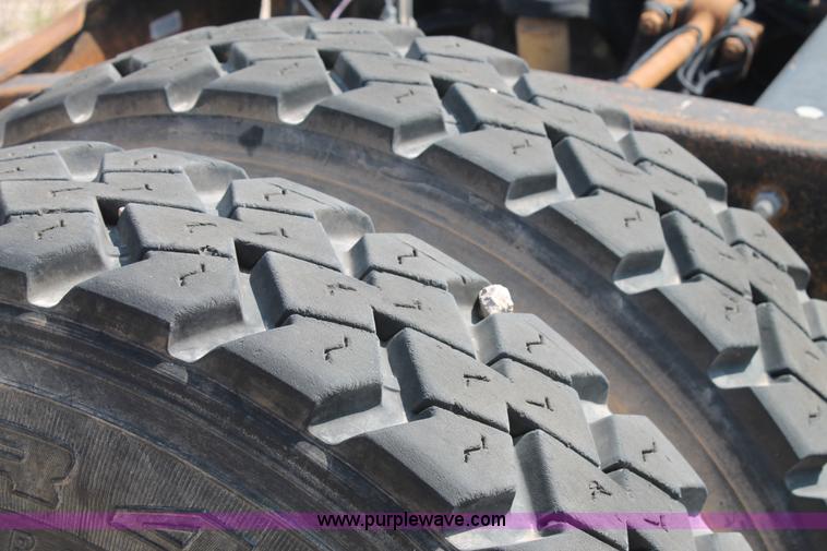 image for item J1450 1999 Peterbilt 377 semi truck