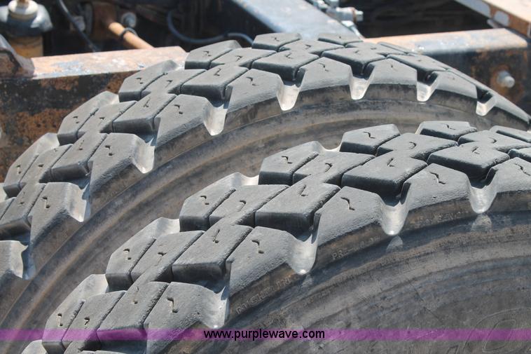 image for item J1450 1999 Peterbilt 377 semi truck