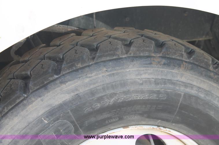 image for item J1450 1999 Peterbilt 377 semi truck