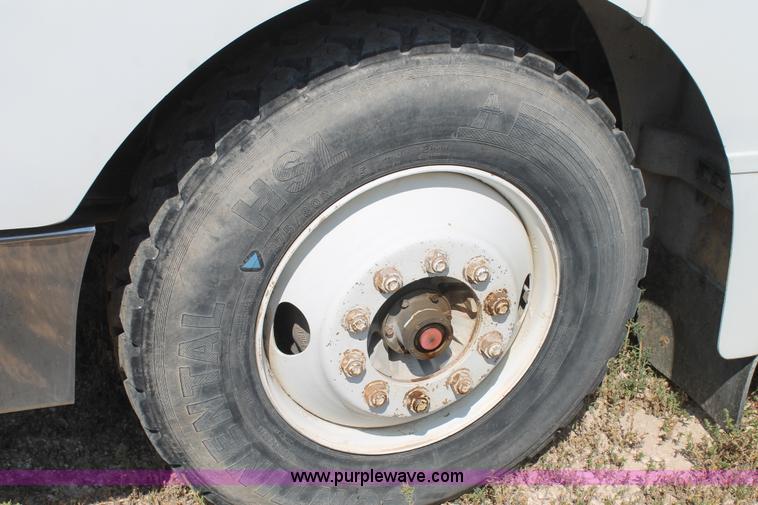 image for item J1450 1999 Peterbilt 377 semi truck