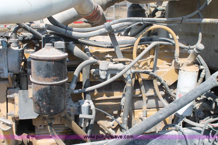 image for item J1450 1999 Peterbilt 377 semi truck