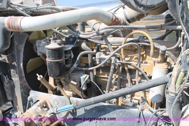 image for item J1450 1999 Peterbilt 377 semi truck