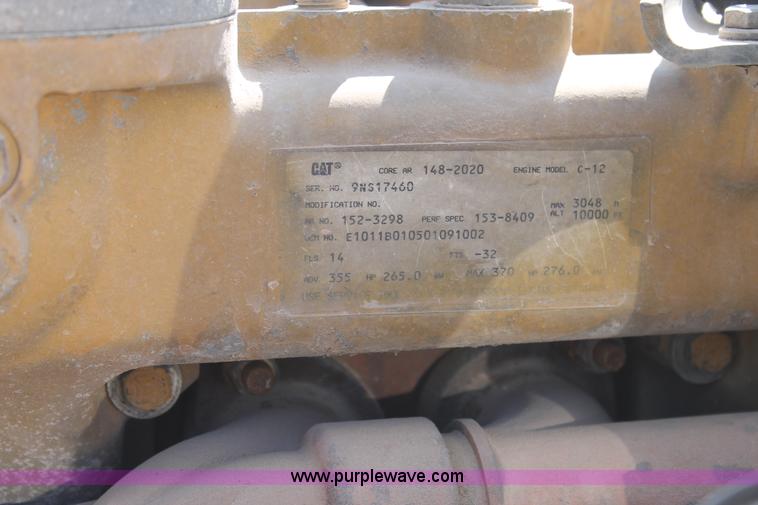 image for item J1450 1999 Peterbilt 377 semi truck