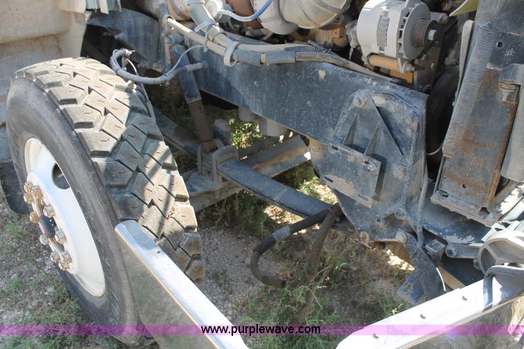 image for item J1450 1999 Peterbilt 377 semi truck