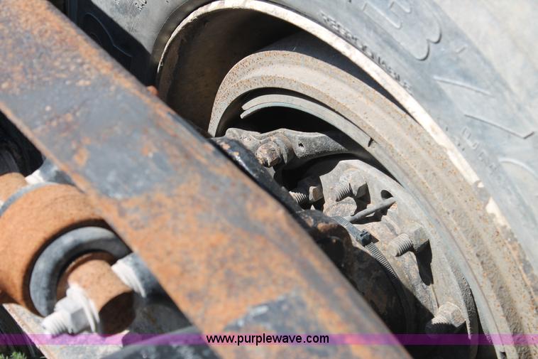 image for item J1450 1999 Peterbilt 377 semi truck