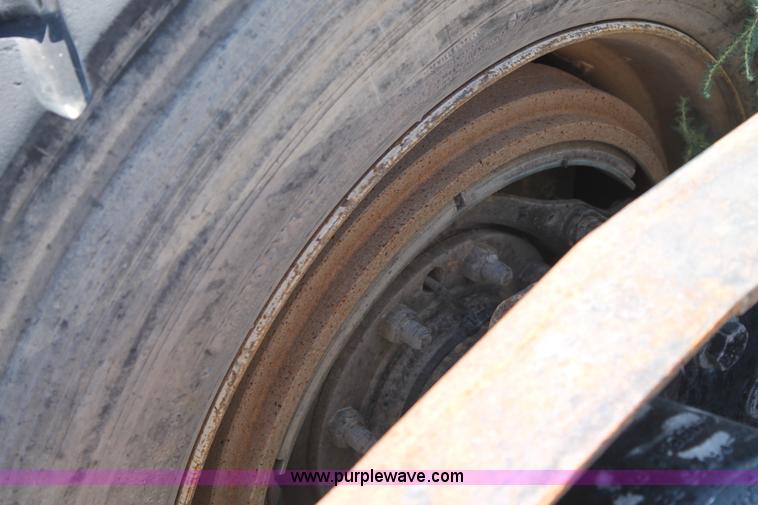 image for item J1450 1999 Peterbilt 377 semi truck