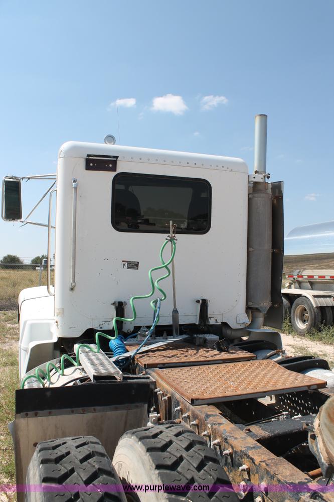 image for item J1450 1999 Peterbilt 377 semi truck
