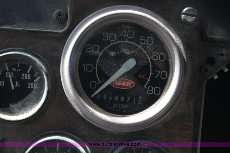 image for item J1450 1999 Peterbilt 377 semi truck