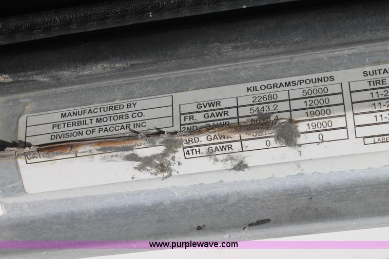 image for item J1450 1999 Peterbilt 377 semi truck