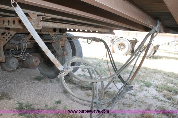 image for item J1451 2002 Hyundai dry van trailer