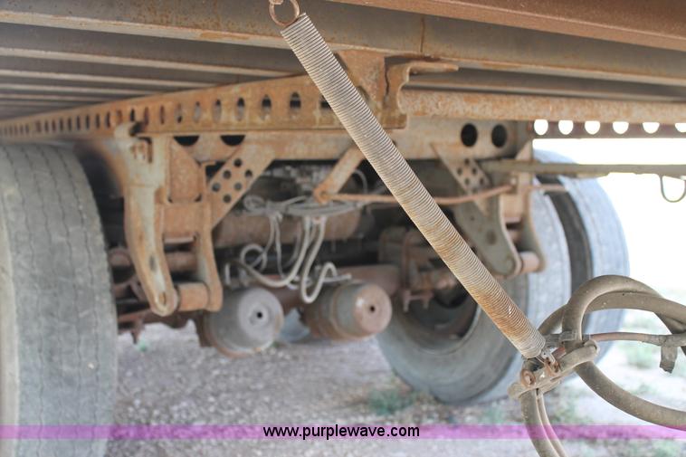 image for item J1451 2002 Hyundai dry van trailer