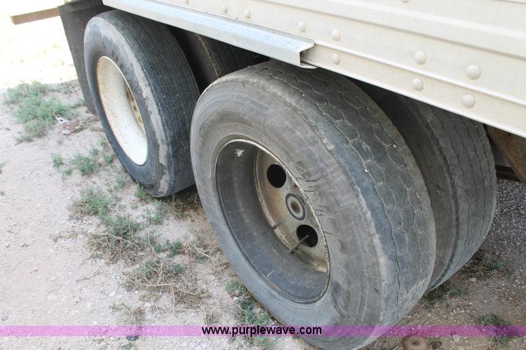 image for item J1451 2002 Hyundai dry van trailer