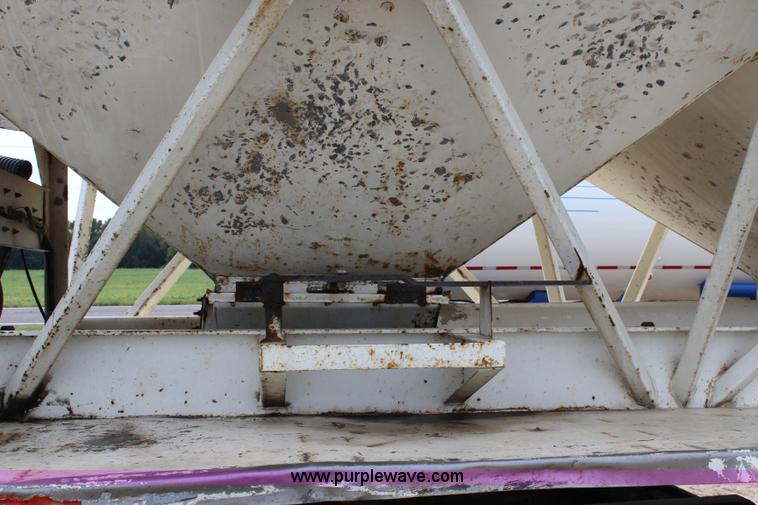 image for item J3695 1997 Mack CH613 semi truck with fertilizer delivery trailer