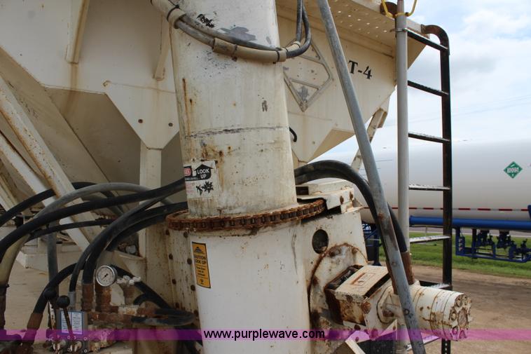 image for item J3695 1997 Mack CH613 semi truck with fertilizer delivery trailer