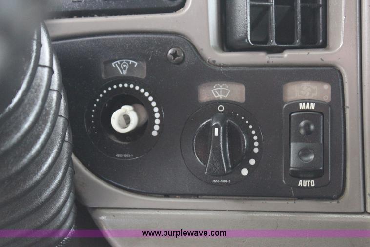 image for item J4422 2007 Kenworth T2000 semi truck