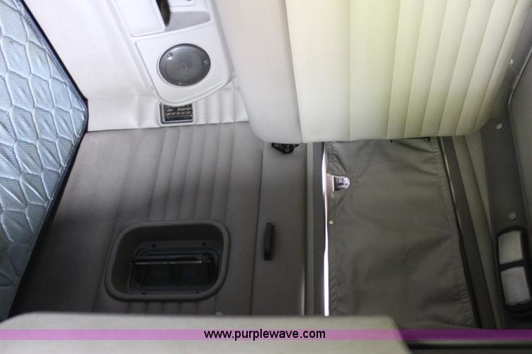 image for item J4422 2007 Kenworth T2000 semi truck