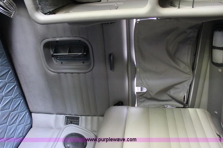 image for item J4422 2007 Kenworth T2000 semi truck